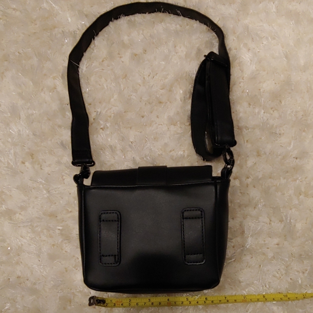 Kenneth Cole Reaction Vegan Shoulder/Belt bag - Picture 3 of 5